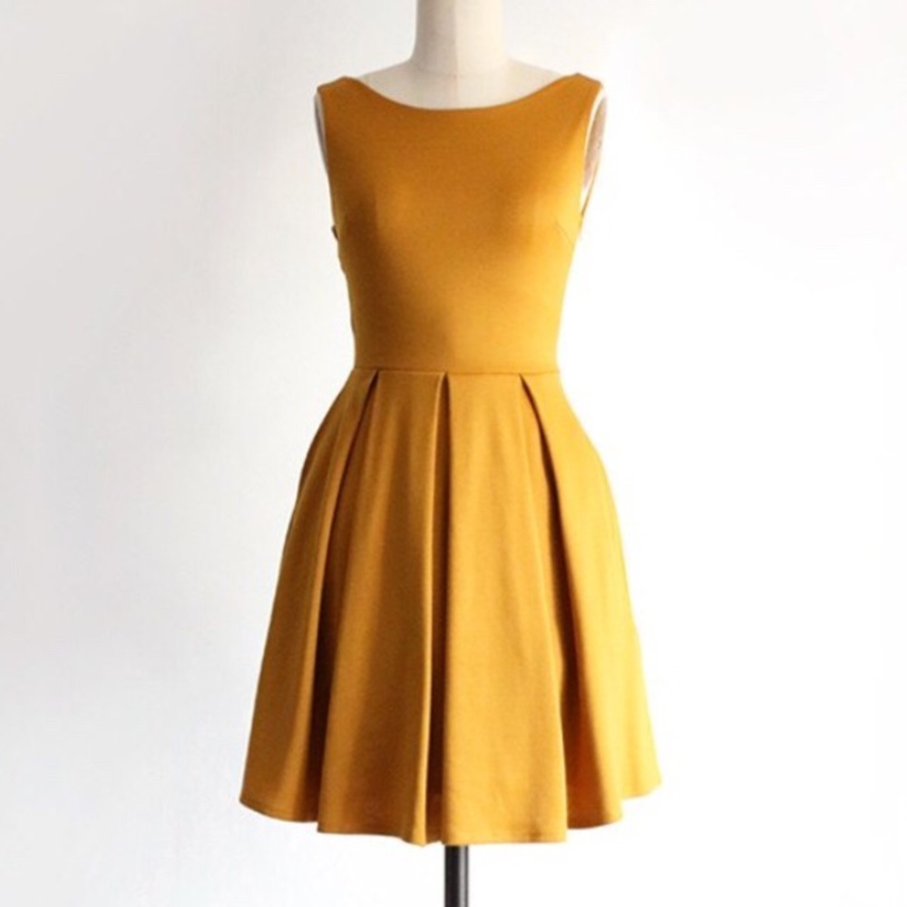 “January” style dress with pockets. Golden yellow